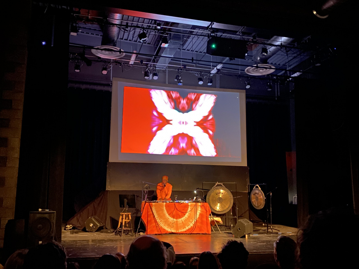 LARAAJI / Lisa Bella Donna Gallery